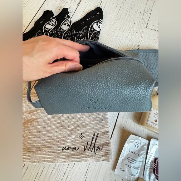 Beauty Bundle - TheraBody Travel amenities kits (20+ items) - Picture 5 of 7